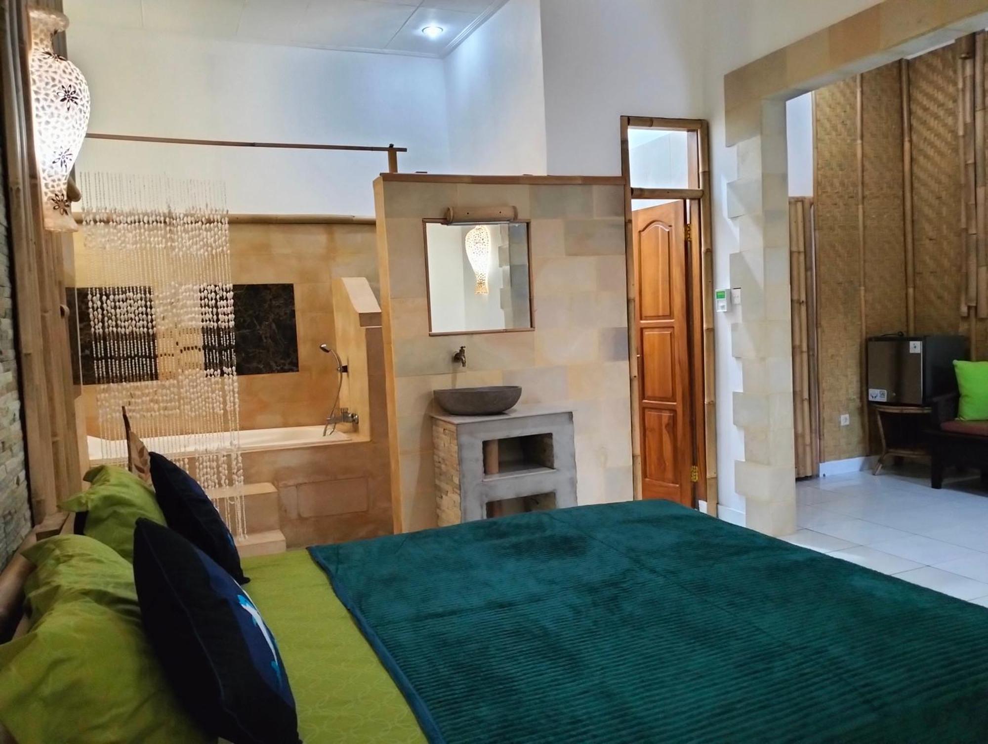 Kaia Lovina Guest House Junior Suite Экстерьер фото